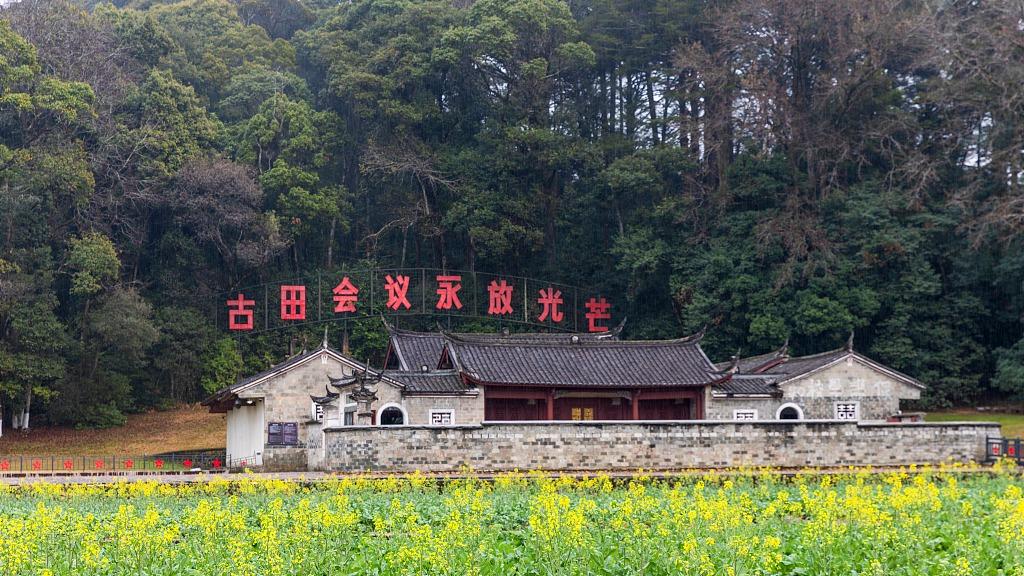 李强出席2026年夏季达沃斯论坛工商界代表座谈会