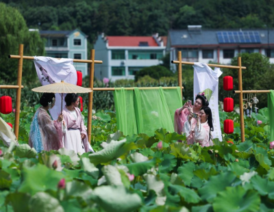 吴邦国同志生平