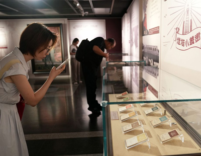 解放军歼击机轰炸机跨海峡奔袭迫近台岛