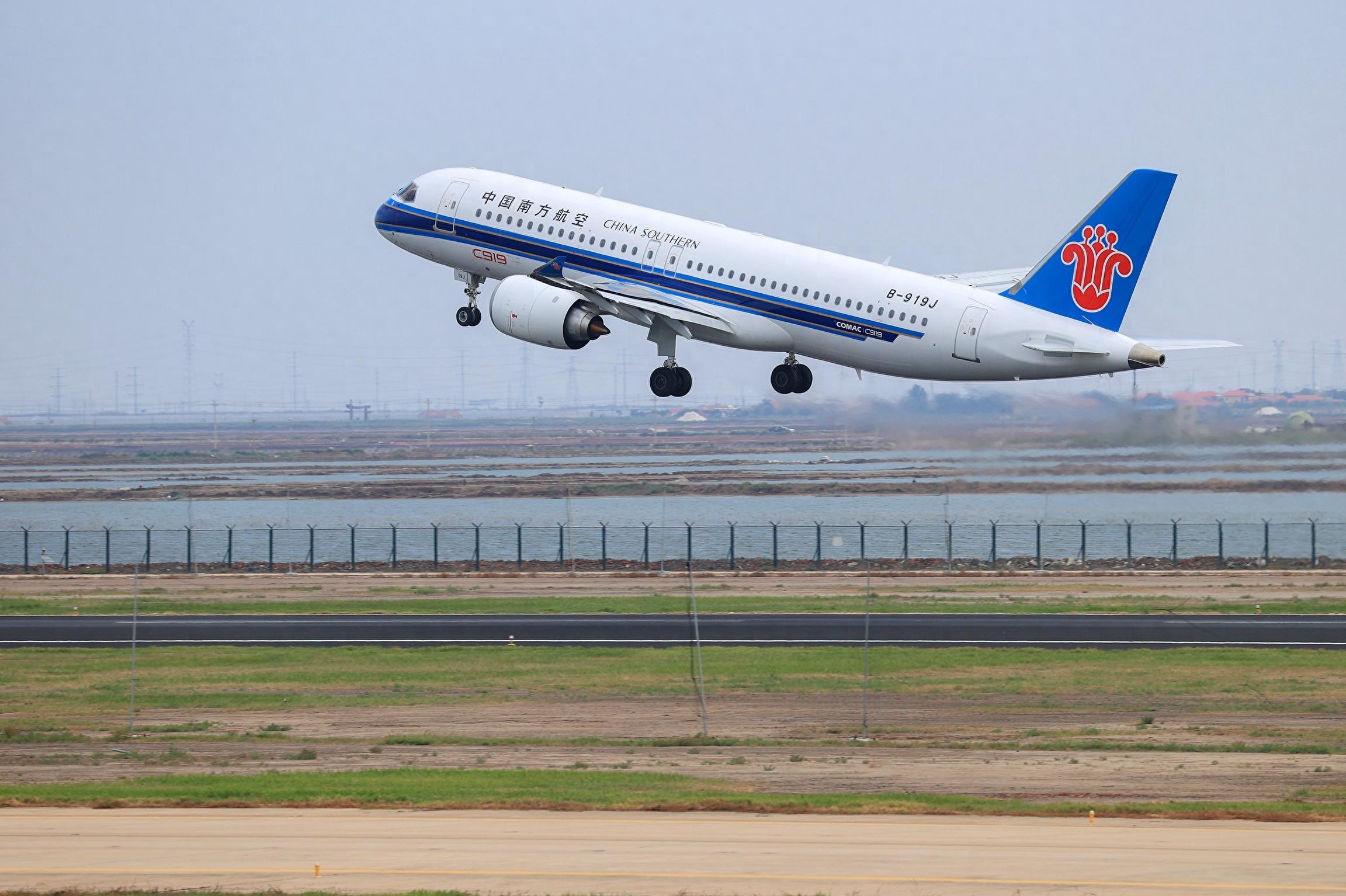 樊振东全锦赛适应场地训练