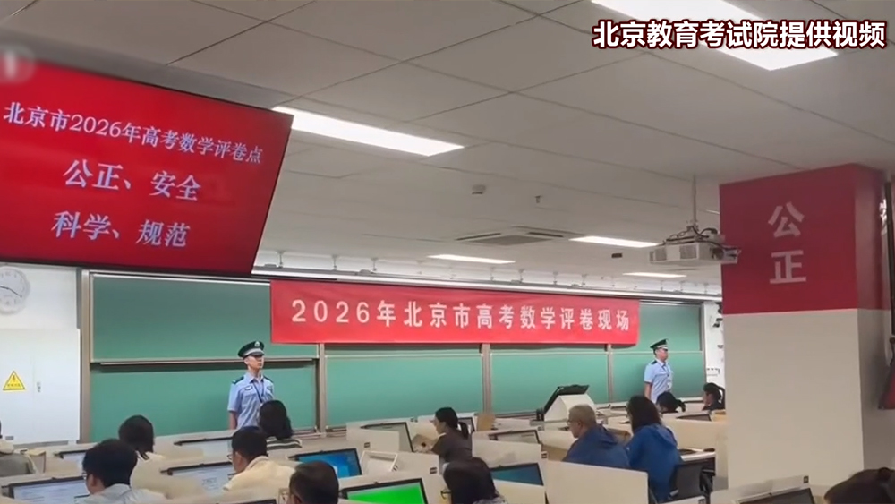 小伙捡到疑似手雷赶紧上交